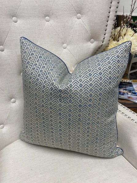 Colefax & Fowler - Lamber in Old Blue