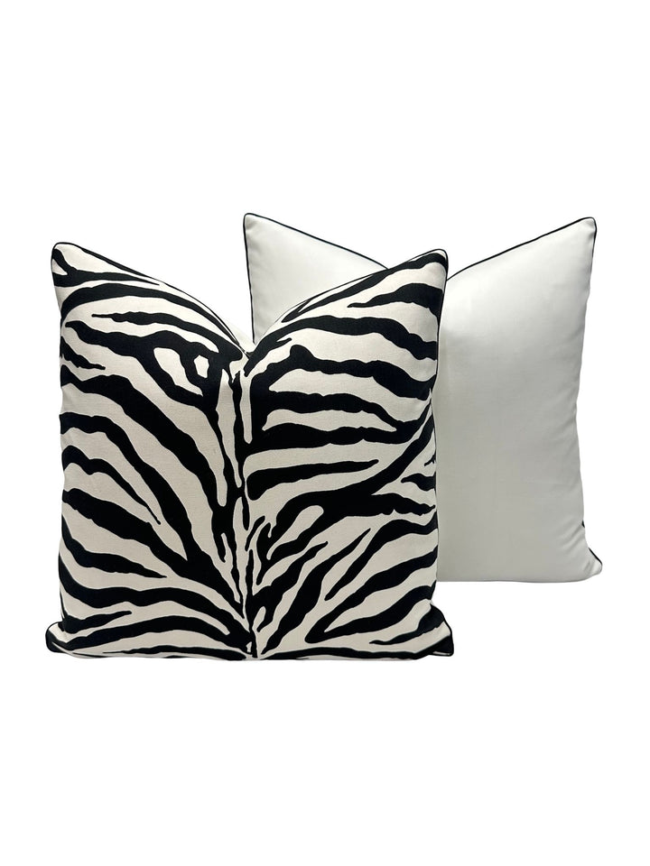Carleton V -  On Safari in Black