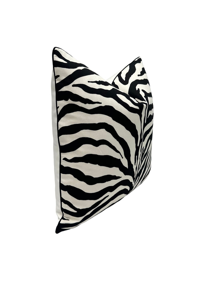 Carleton V -  On Safari in Black