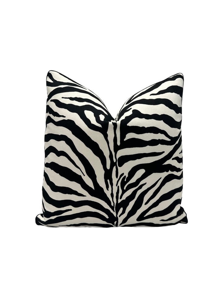 Carleton V -  On Safari in Black