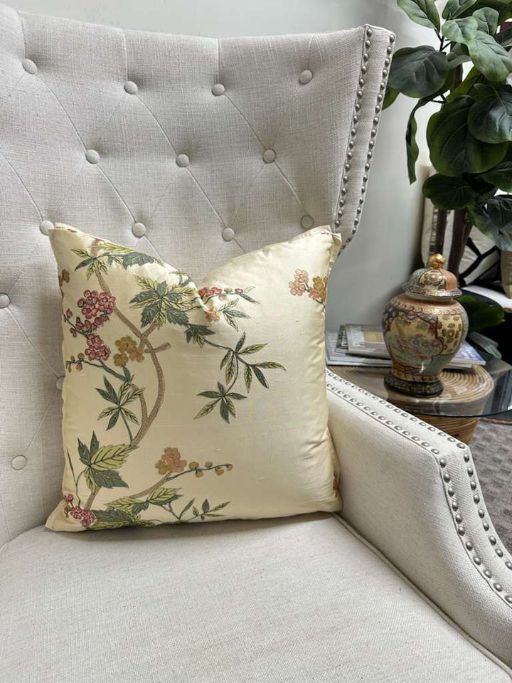 Silk Garden Vine in Warm Ivory