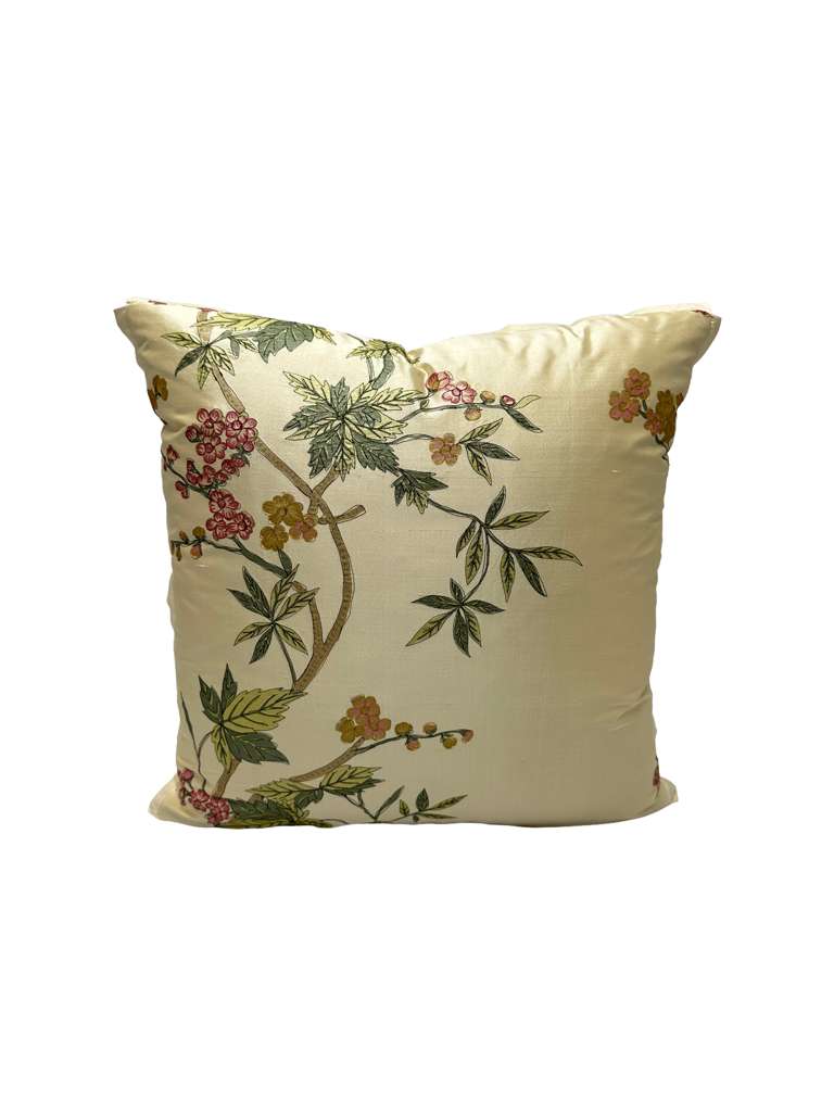 Silk Garden Vine in Warm Ivory