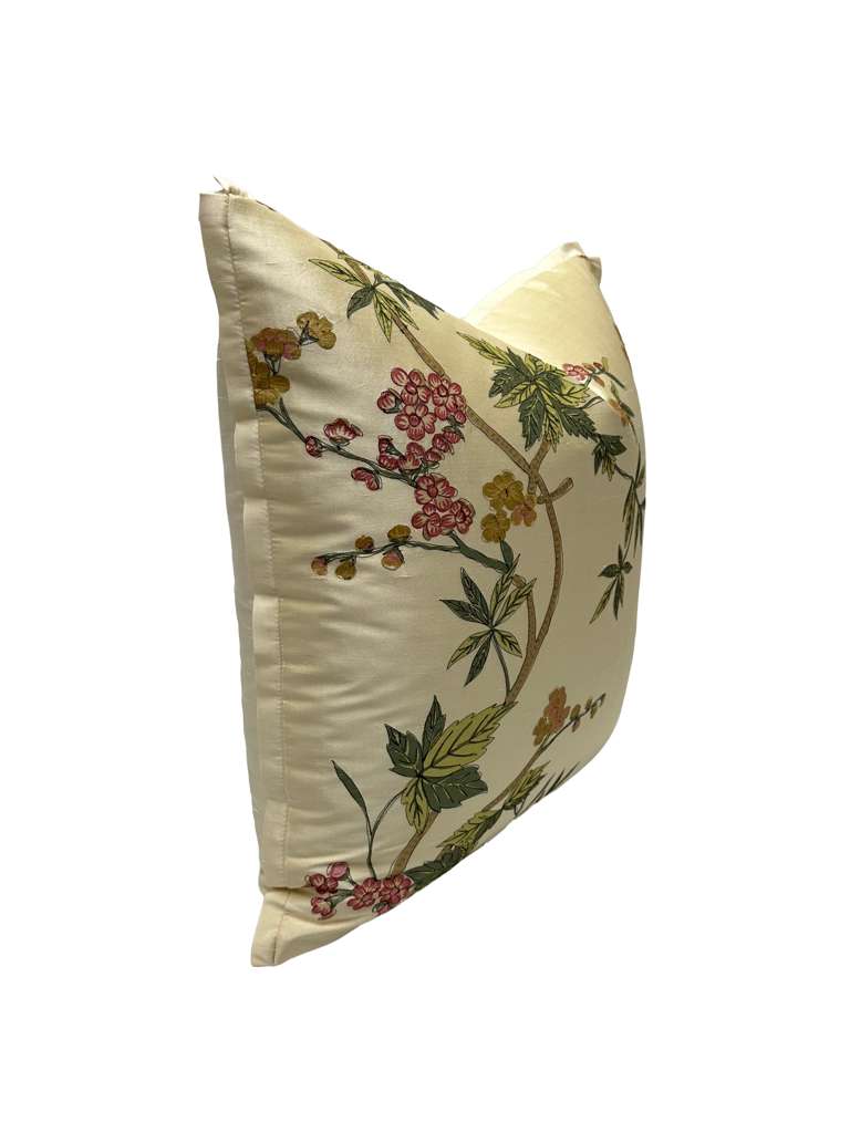 Silk Garden Vine in Warm Ivory