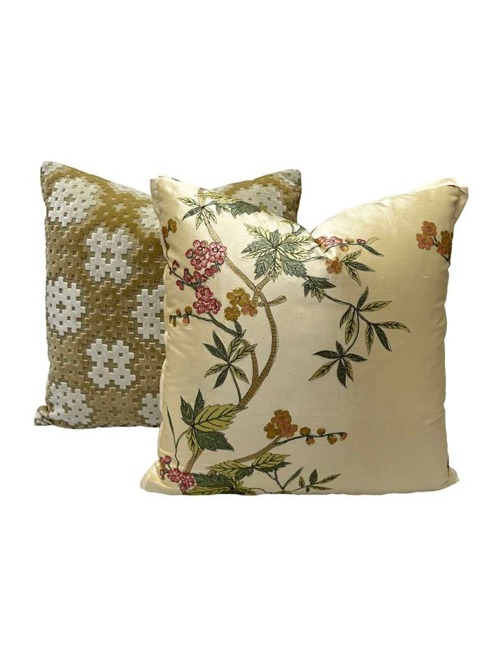 Silk Garden Vine in Warm Ivory