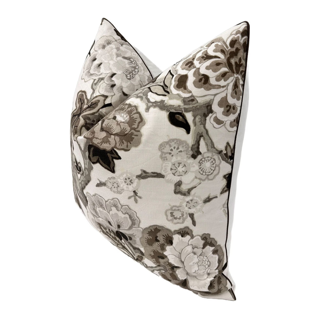 Schumacher - Bermuda Blossoms in Snow