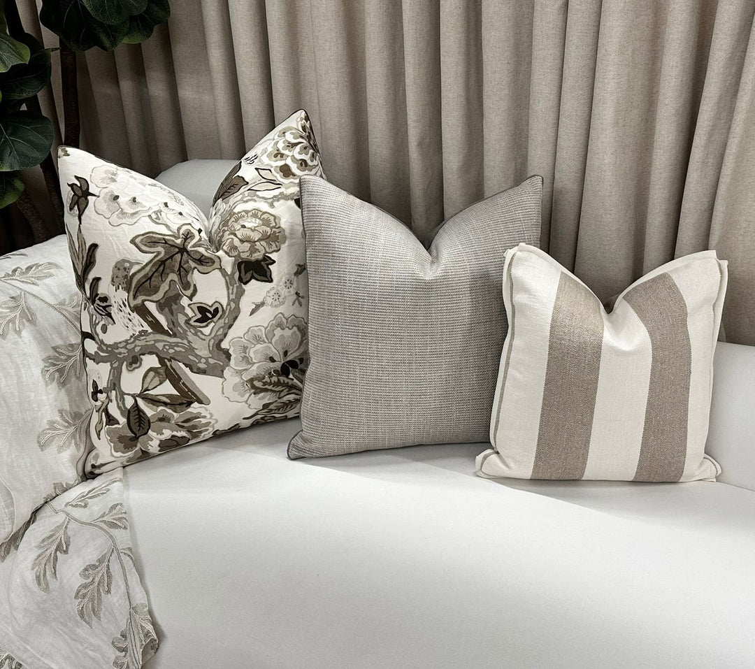 Schumacher - Bermuda Blossoms in Snow