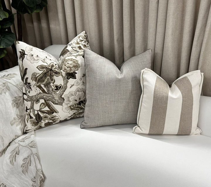 Schumacher - Bermuda Blossoms in Snow