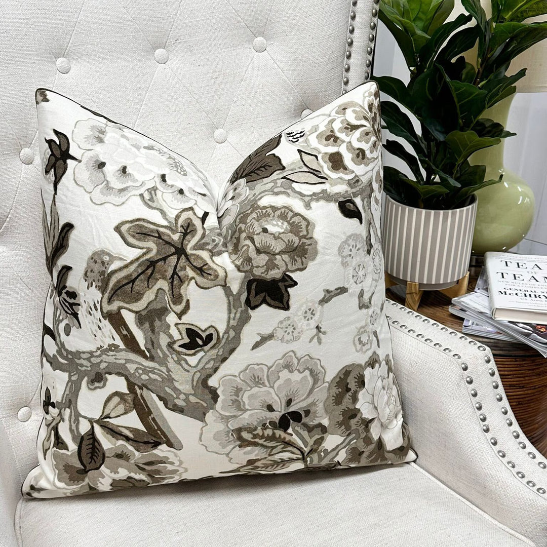 Schumacher - Bermuda Blossoms in Snow