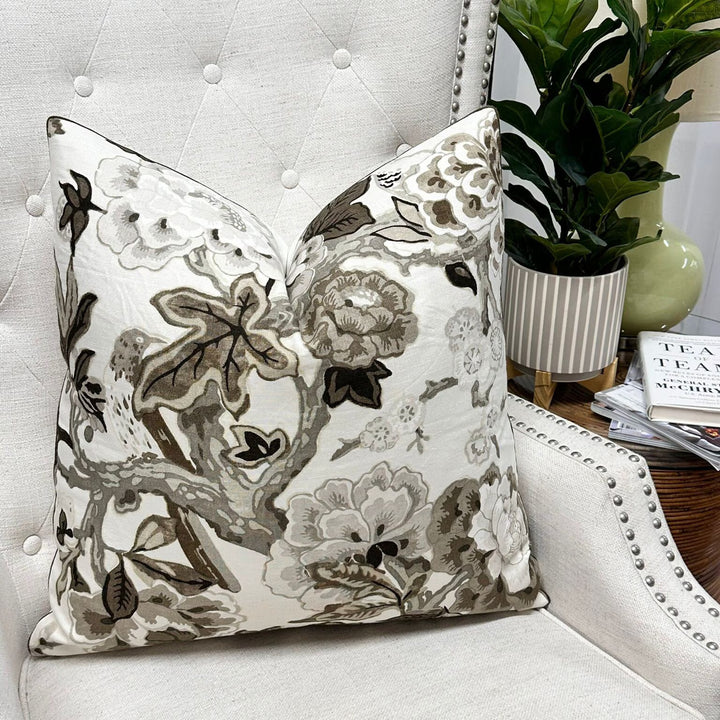 Schumacher - Bermuda Blossoms in Snow