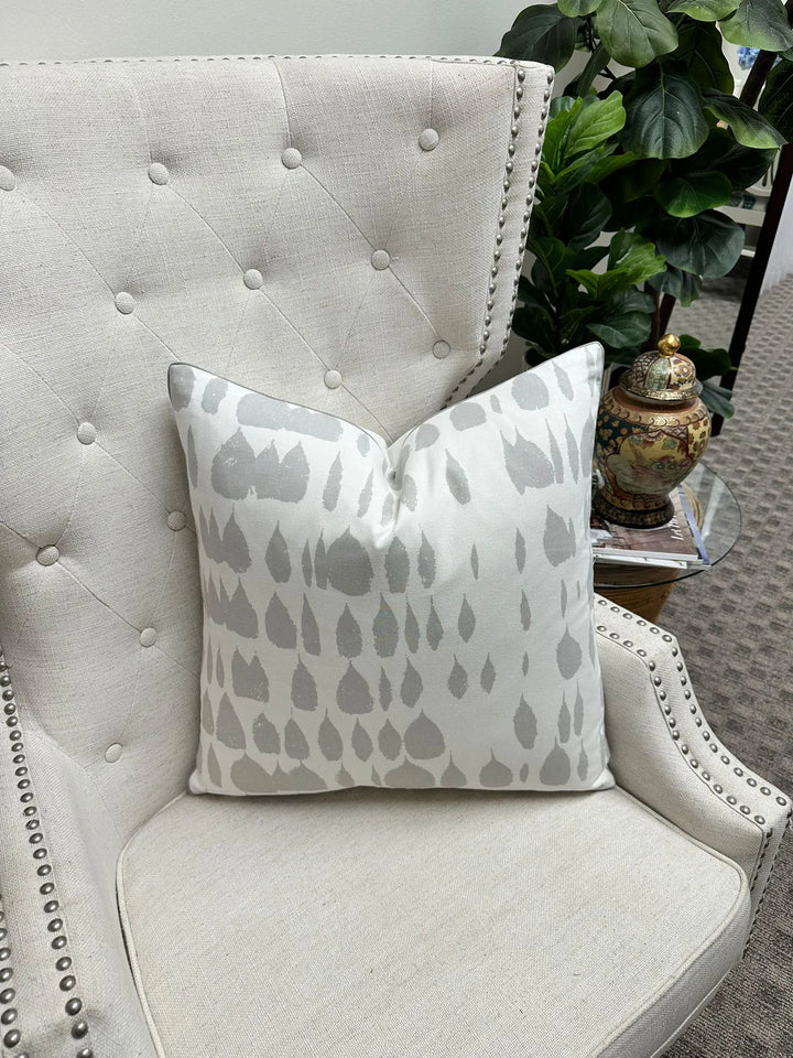 Schumacher - Queen of Spain Sheer in Dove